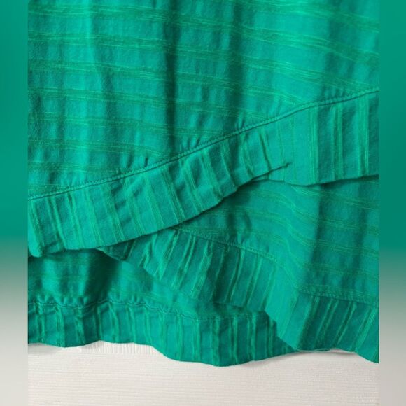 Chico’s Green Short Sleeve Top Size 1 (Medium) Lightweight Layered At Bottom Hem - Picture 5 of 6